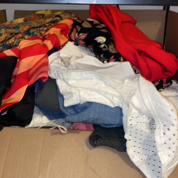 5Lb Mystery Box Women’s Tops Edition ALL SIZES - Picture 2 of 3